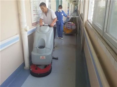 養老院日常保潔用北海手推式洗地機更高效