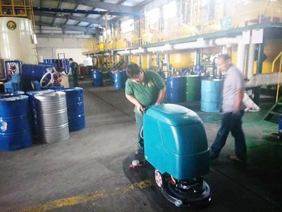 走進石化企業(yè) 合美洗地機解決車間清潔難題